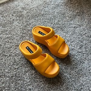 SIMON MILLER BUBBLE CLOG SANDAL